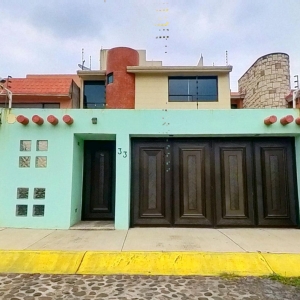 Casa en zona residencial en jardines del alba, residencias en renta