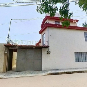 Amplia casa de 2 niveles en coyotepec, casas en renta