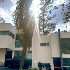 Hermosa casa de dos niveles en fraccionamiento, casas en renta