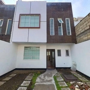Hermosa y amplia casa atrs del lago de los lirios, casas en renta