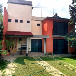 Amplsima casa de dos niveles , casas en venta
