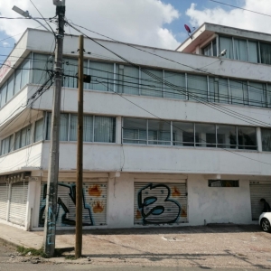 Edificio en zona comercial, locales en venta